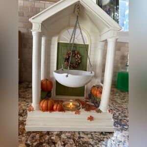 Yankee Candle tart warmer.